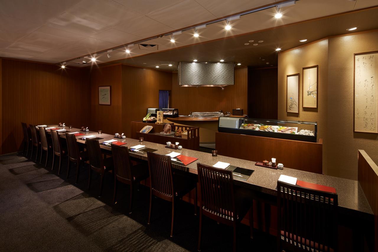 東京都 新高轮格兰王子大饭店酒店 外观 照片 Interior of a sushi restaurant in Tokyo